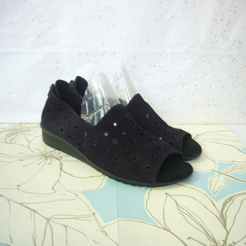 Vaneli Black Nubuck Laser cut polka dot Wedge Sandal - 10M Peep Toe Zip Back - Picture 2 of 8